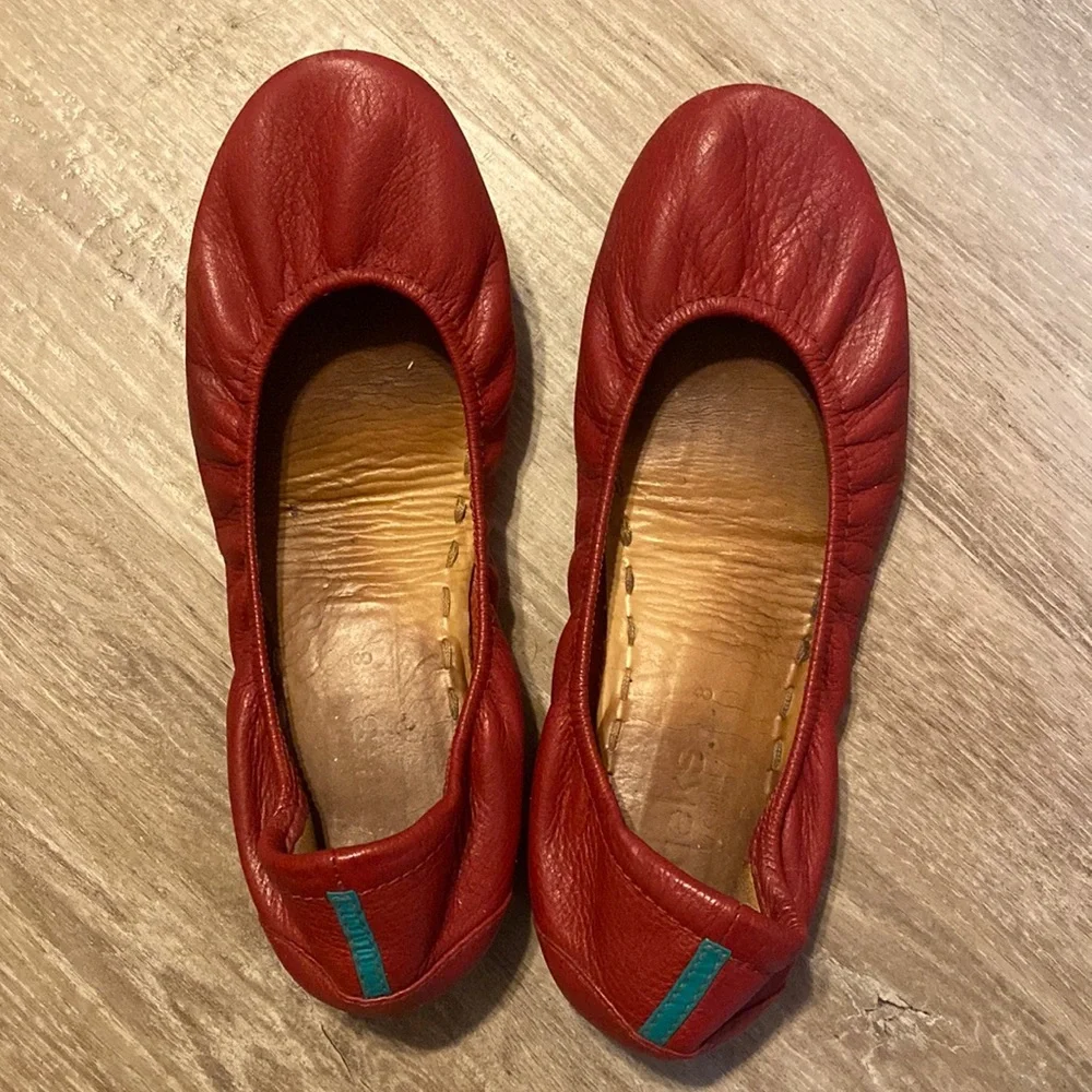 Cardinal Tieks, Size 8 UC - Picture 1 of 4